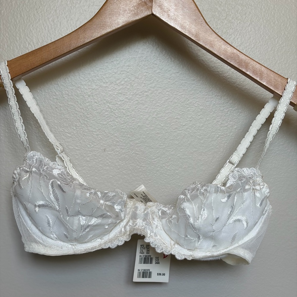 Victoria's Secret White Lace Embroidered Underwire Bra